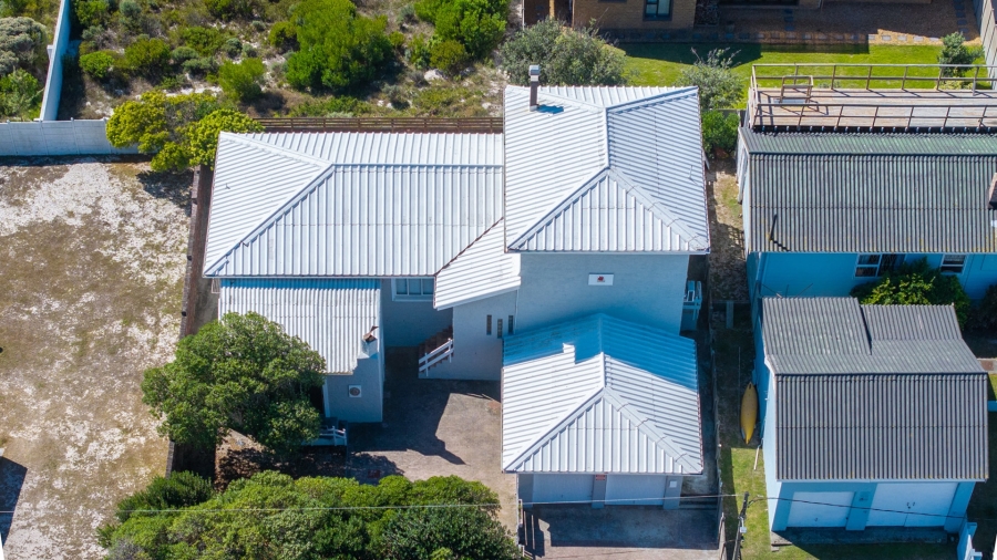 To Let 5 Bedroom Property for Rent in Struisbaai Western Cape